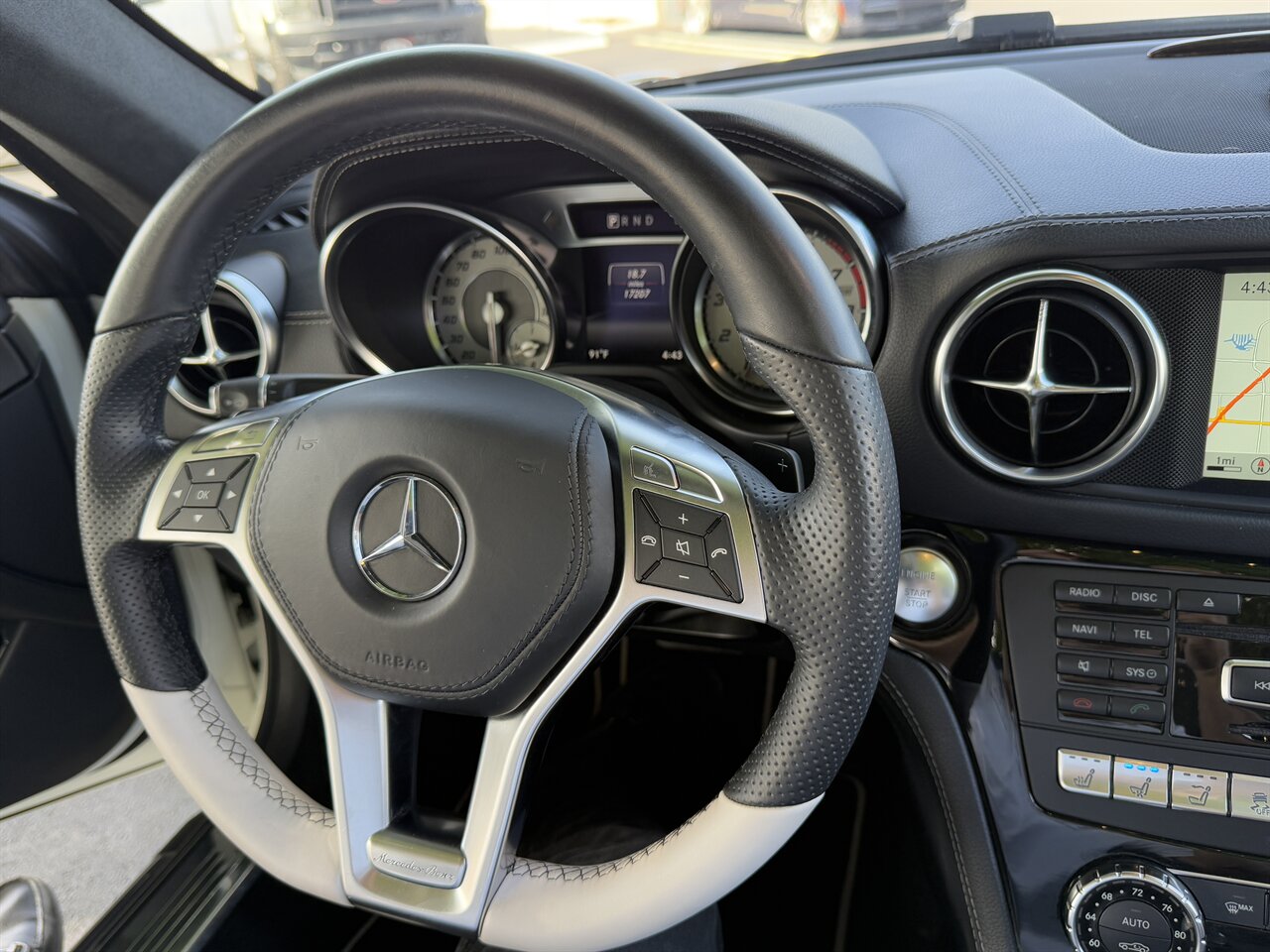 2015 Mercedes-Benz SL 550 White Arrow   - Photo 13 - West Palm Beach, FL 33409