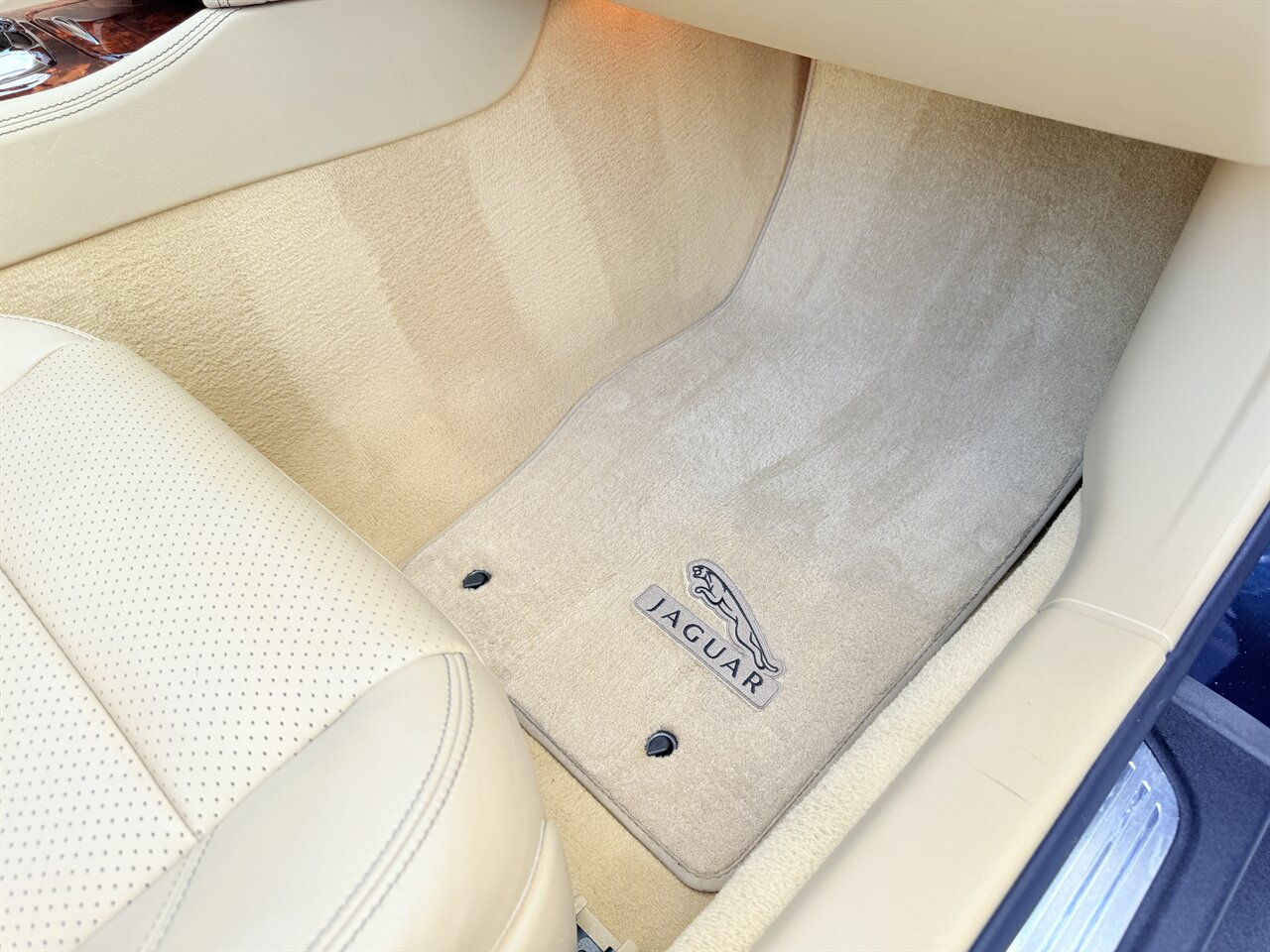 2010 Jaguar XK XKR Convertible   - Photo 12 - West Palm Beach, FL 33409