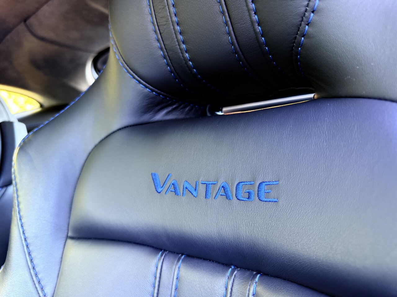 2020 Aston Martin Vantage   - Photo 21 - West Palm Beach, FL 33409