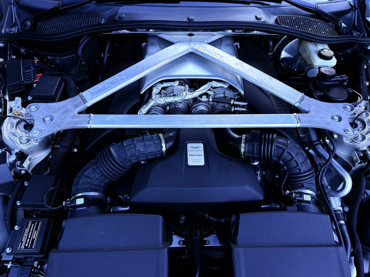 2020 Aston Martin Vantage   - Photo 35 - West Palm Beach, FL 33409