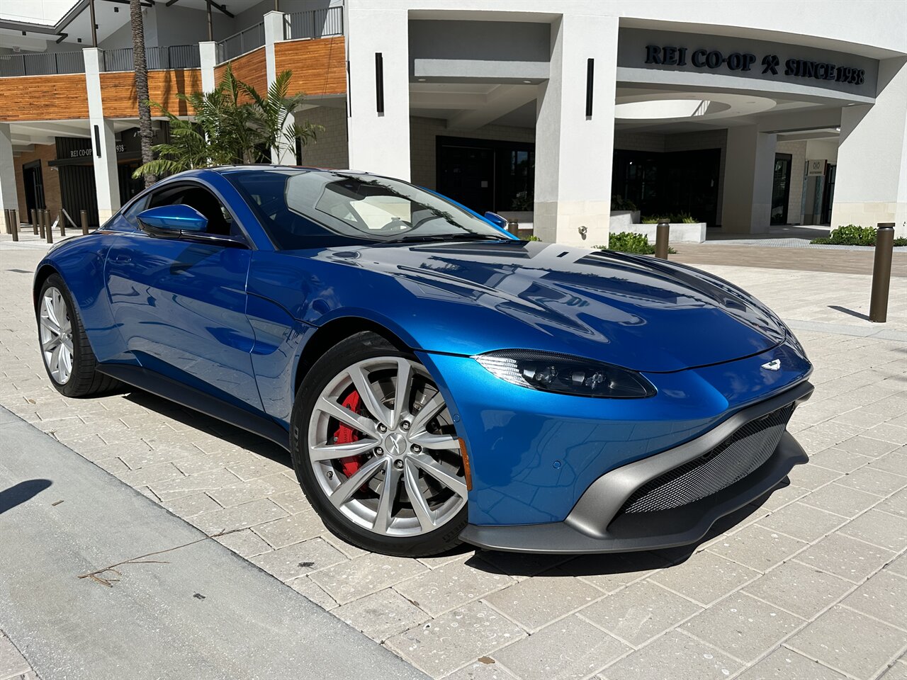 2020 Aston Martin Vantage   - Photo 1 - West Palm Beach, FL 33409