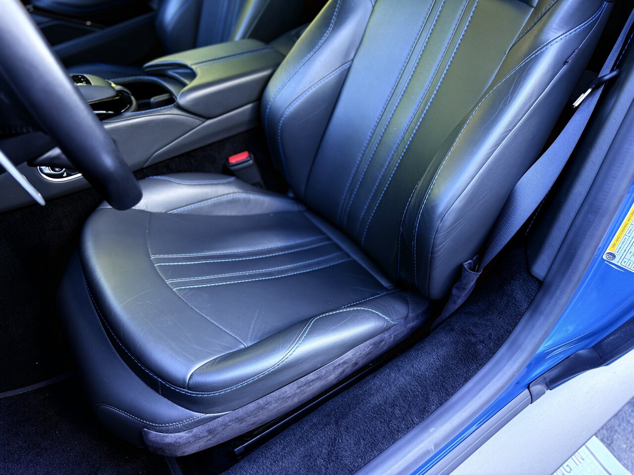 2020 Aston Martin Vantage   - Photo 12 - West Palm Beach, FL 33409