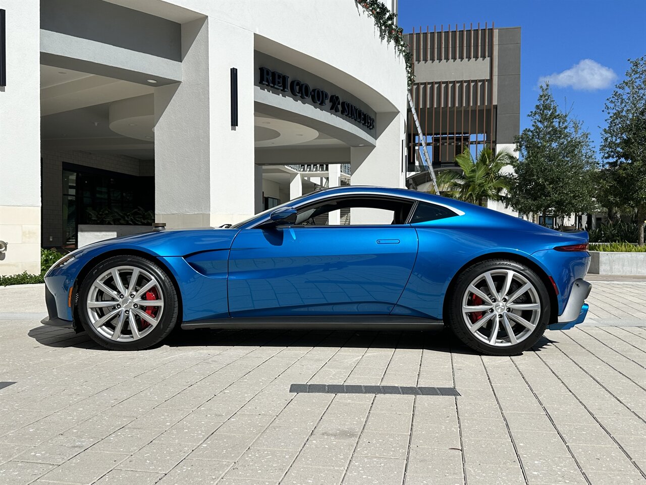 2020 Aston Martin Vantage   - Photo 7 - West Palm Beach, FL 33409