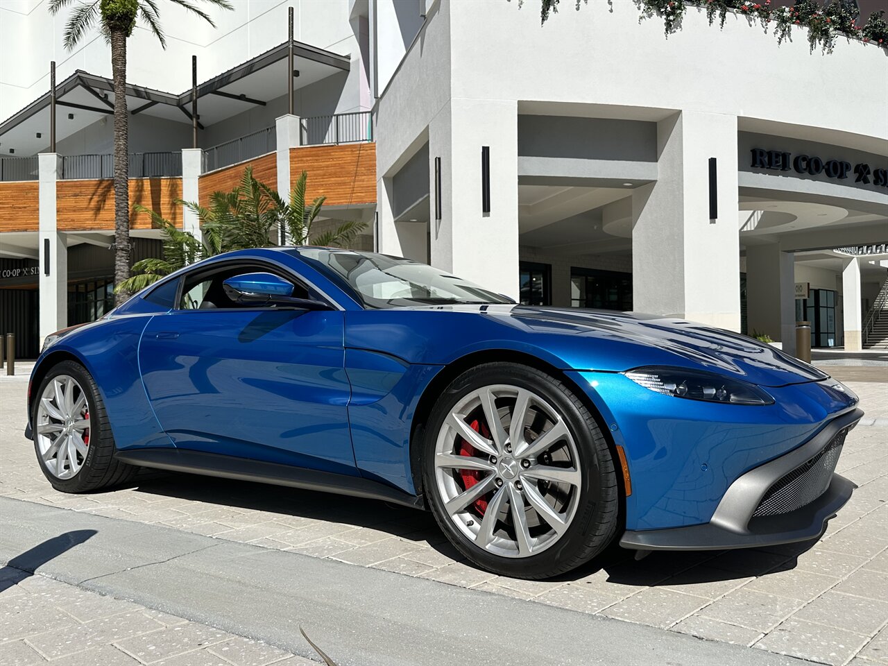 2020 Aston Martin Vantage   - Photo 5 - West Palm Beach, FL 33409