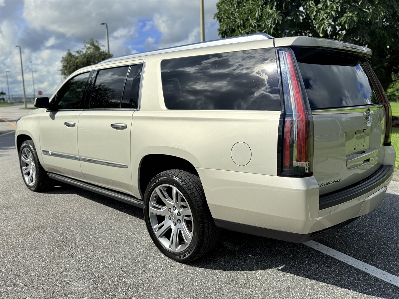 2015 Cadillac Escalade ESV Premium   - Photo 24 - West Palm Beach, FL 33409
