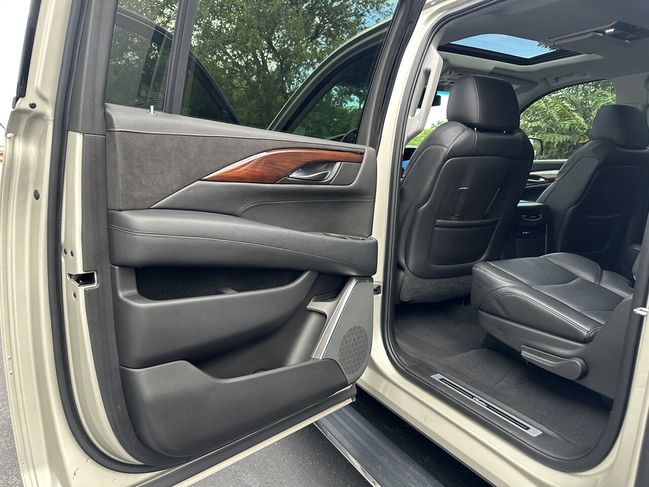 2015 Cadillac Escalade ESV Premium   - Photo 20 - West Palm Beach, FL 33409