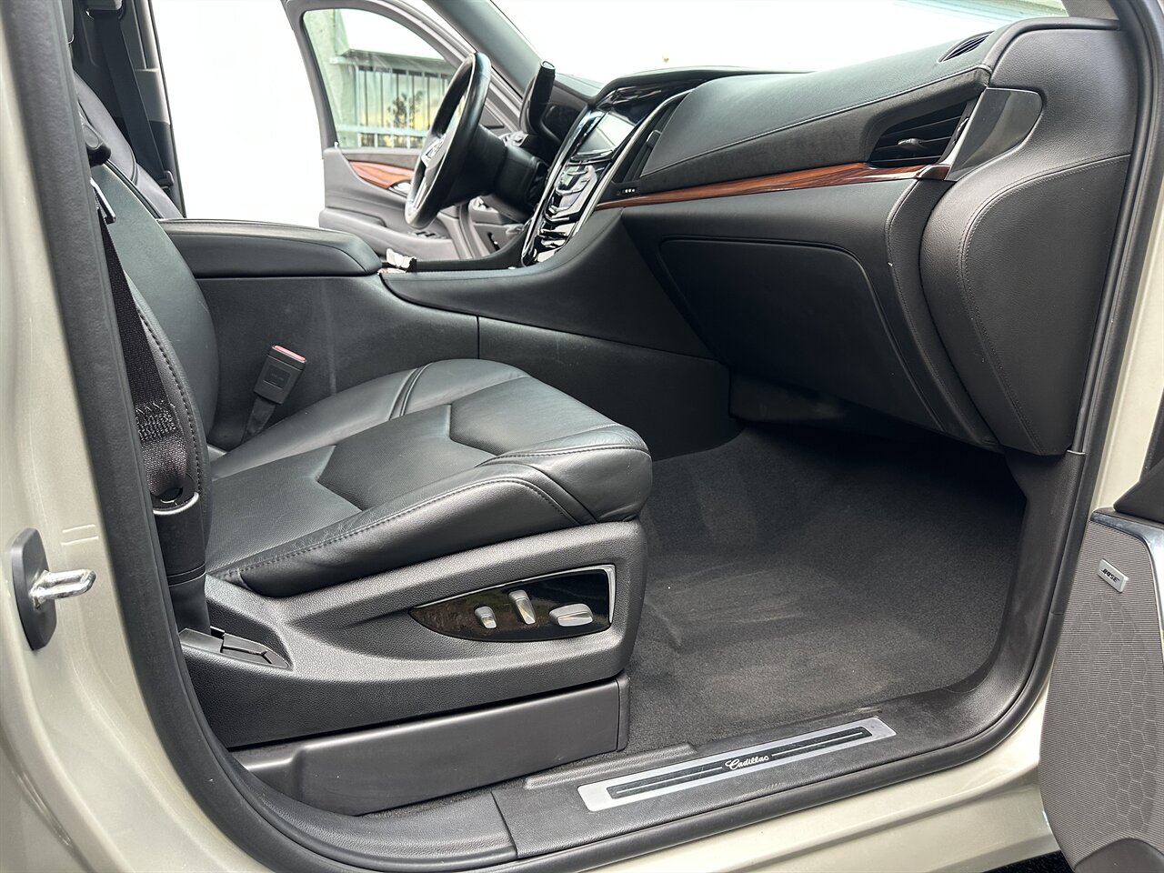 2015 Cadillac Escalade ESV Premium   - Photo 10 - West Palm Beach, FL 33409