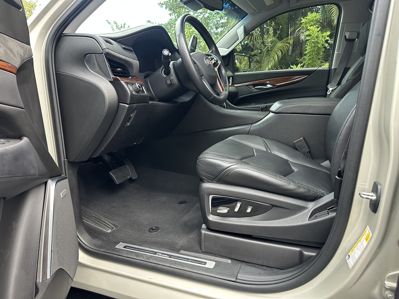 2015 Cadillac Escalade ESV Premium   - Photo 15 - West Palm Beach, FL 33409