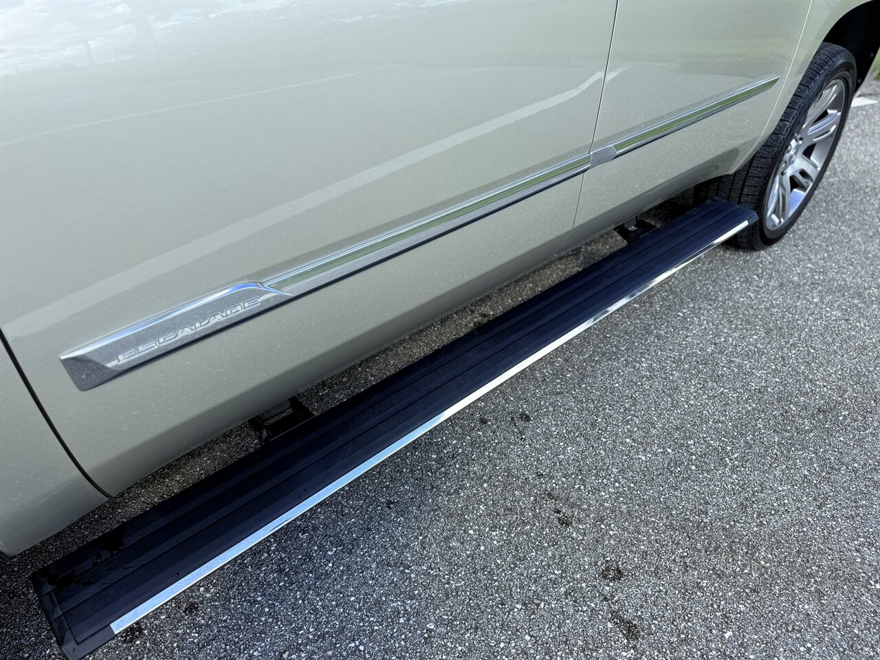 2015 Cadillac Escalade ESV Premium   - Photo 21 - West Palm Beach, FL 33409