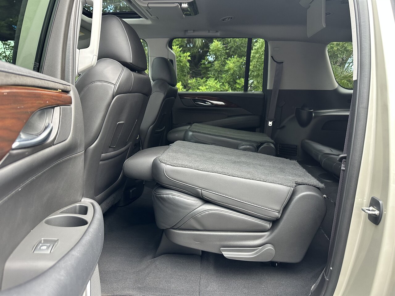 2015 Cadillac Escalade ESV Premium   - Photo 13 - West Palm Beach, FL 33409