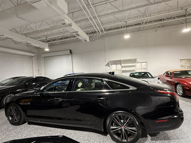 2019 Jaguar XJ Collection  