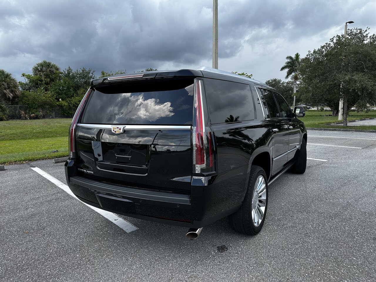 2017 Cadillac Escalade ESV Platinum   - Photo 18 - West Palm Beach, FL 33409