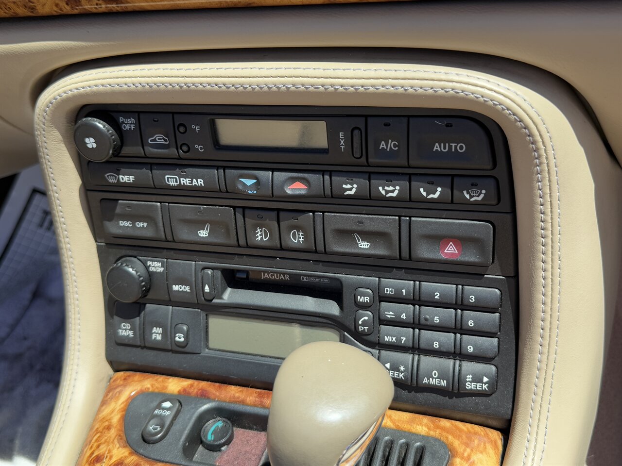 2006 Jaguar XK8   - Photo 9 - West Palm Beach, FL 33409