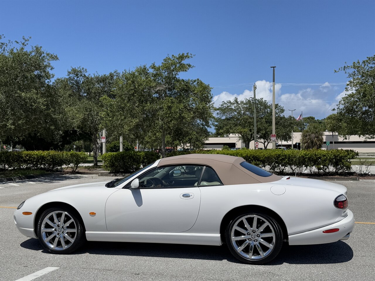 2006 Jaguar XK8   - Photo 45 - West Palm Beach, FL 33409