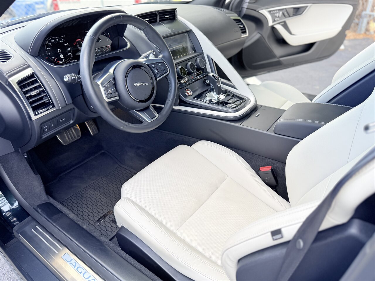 2023 Jaguar F-TYPE P450 R-Dynamic   - Photo 7 - West Palm Beach, FL 33409