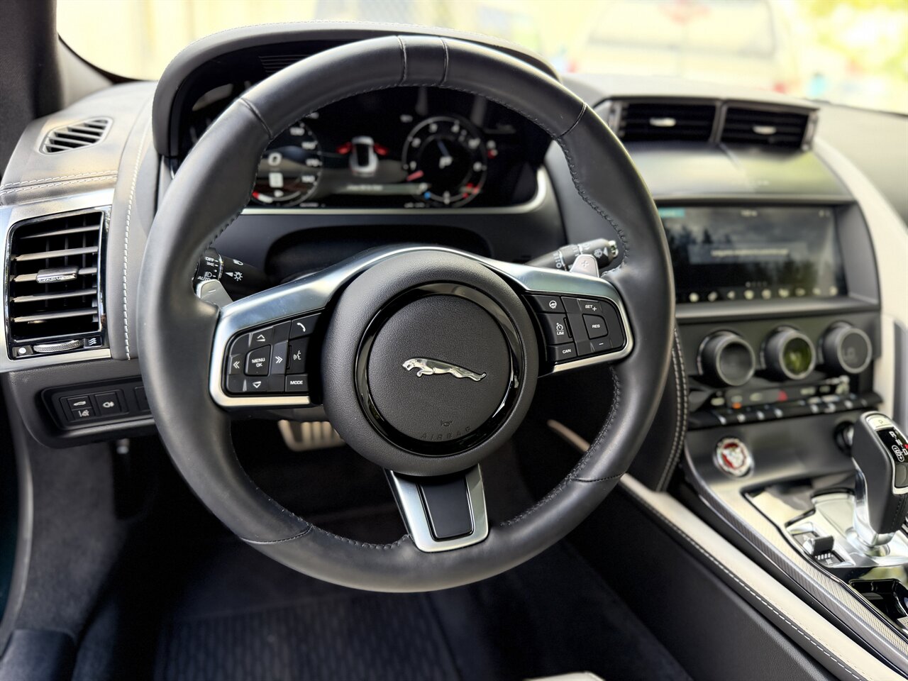 2023 Jaguar F-TYPE P450 R-Dynamic   - Photo 10 - West Palm Beach, FL 33409