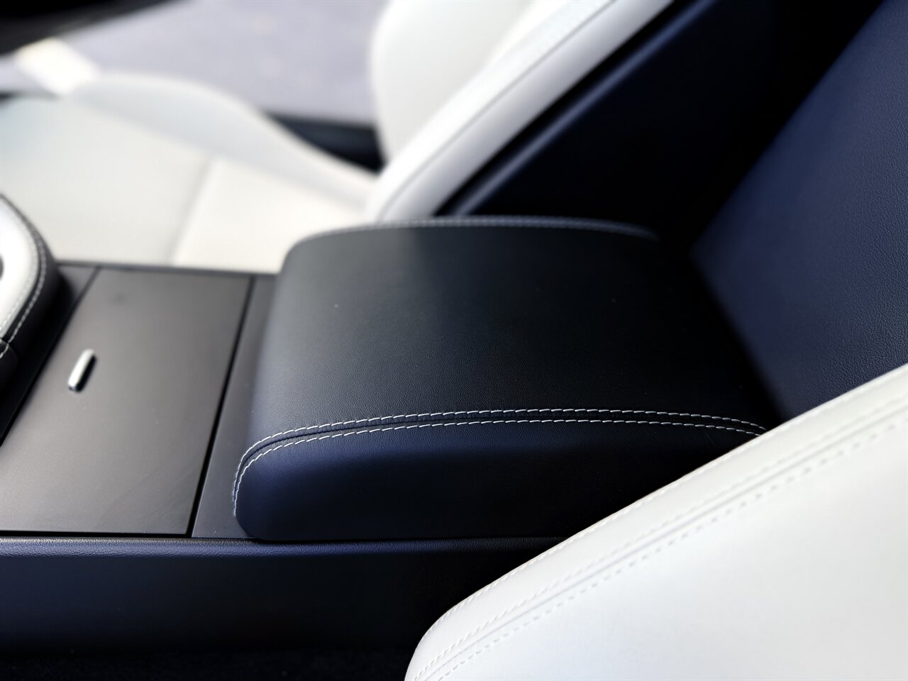 2023 Jaguar F-TYPE P450 R-Dynamic   - Photo 16 - West Palm Beach, FL 33409