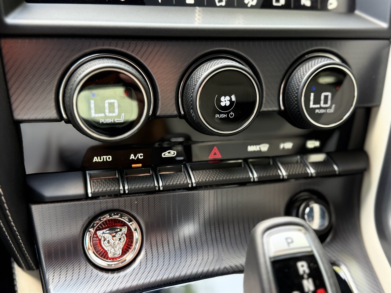 2023 Jaguar F-TYPE P450 R-Dynamic   - Photo 15 - West Palm Beach, FL 33409