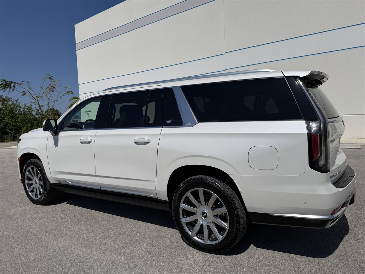 2021 Cadillac Escalade ESV Premium Luxury Platinum - Photo 36 - West Palm Beach, FL 33409