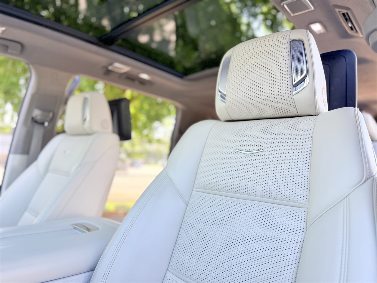 2021 Cadillac Escalade ESV Premium Luxury Platinum - Photo 17 - West Palm Beach, FL 33409