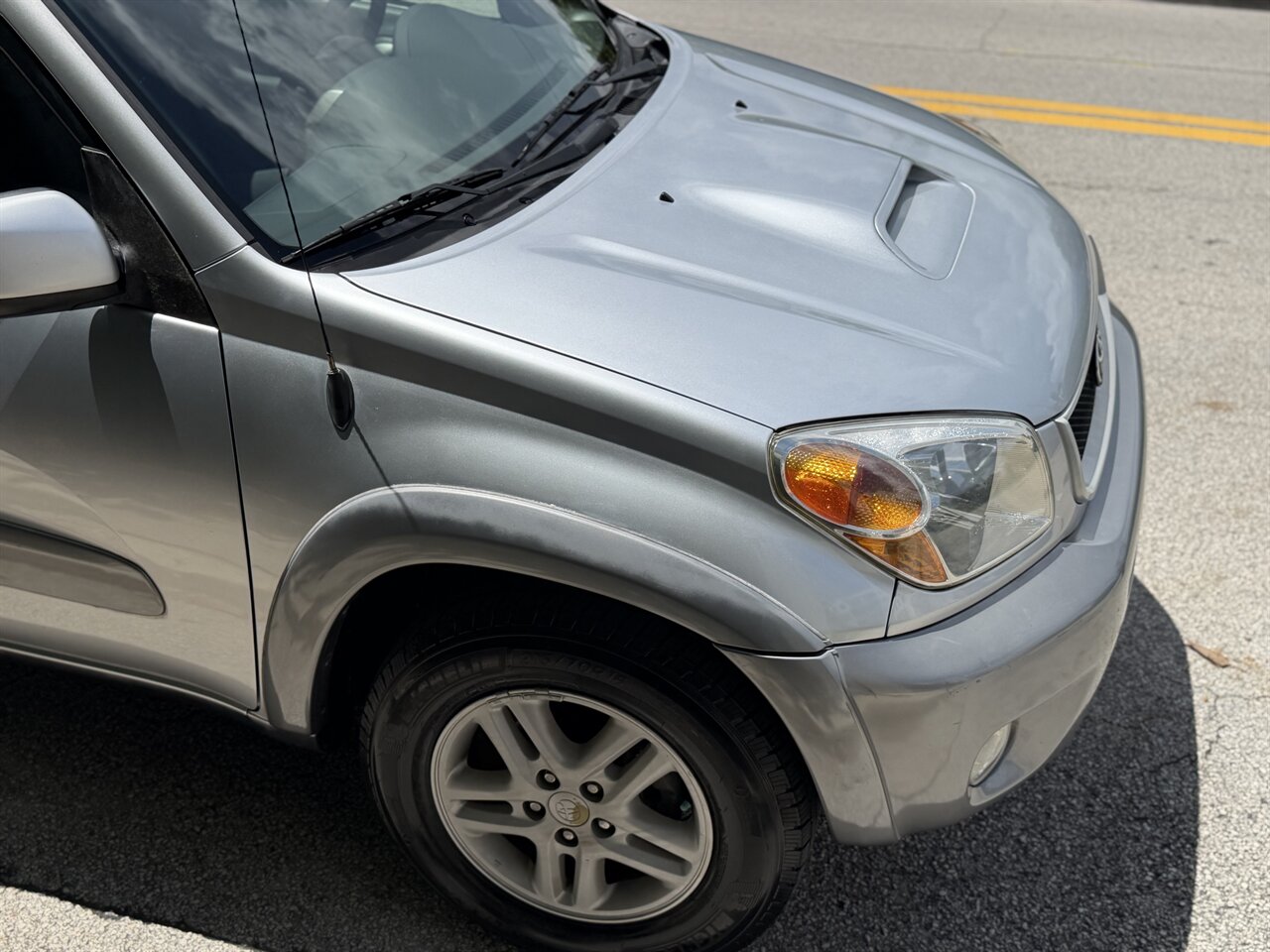 2005 Toyota RAV4   - Photo 2 - Ocoee, FL 34761