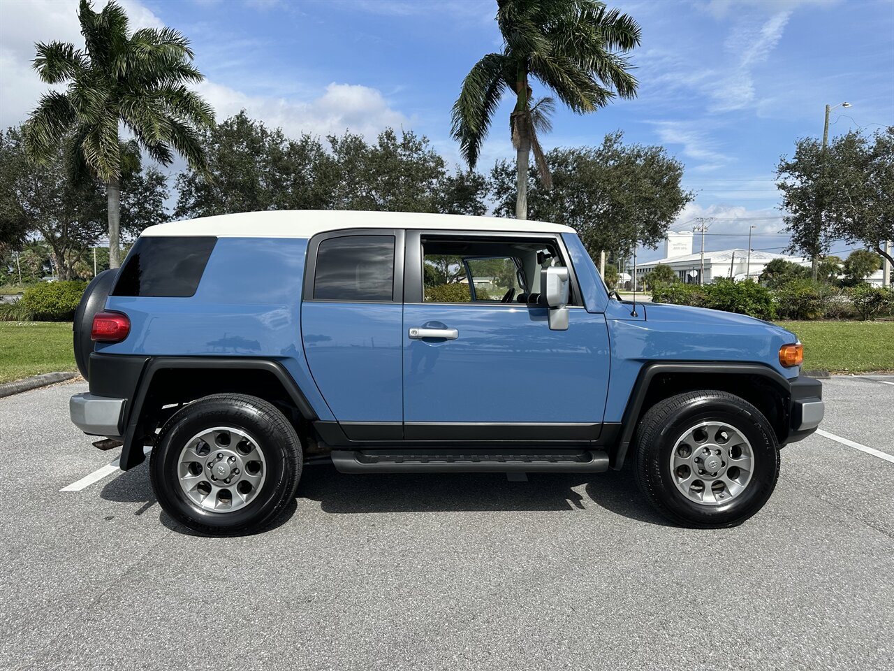 2013 Toyota FJ Cruiser   - Photo 4 - West Palm Beach, FL 33409