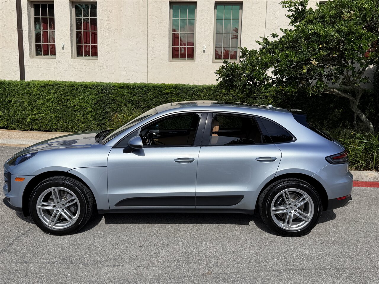 2020 Porsche Macan - Photo 4 - West Palm Beach, FL 33409