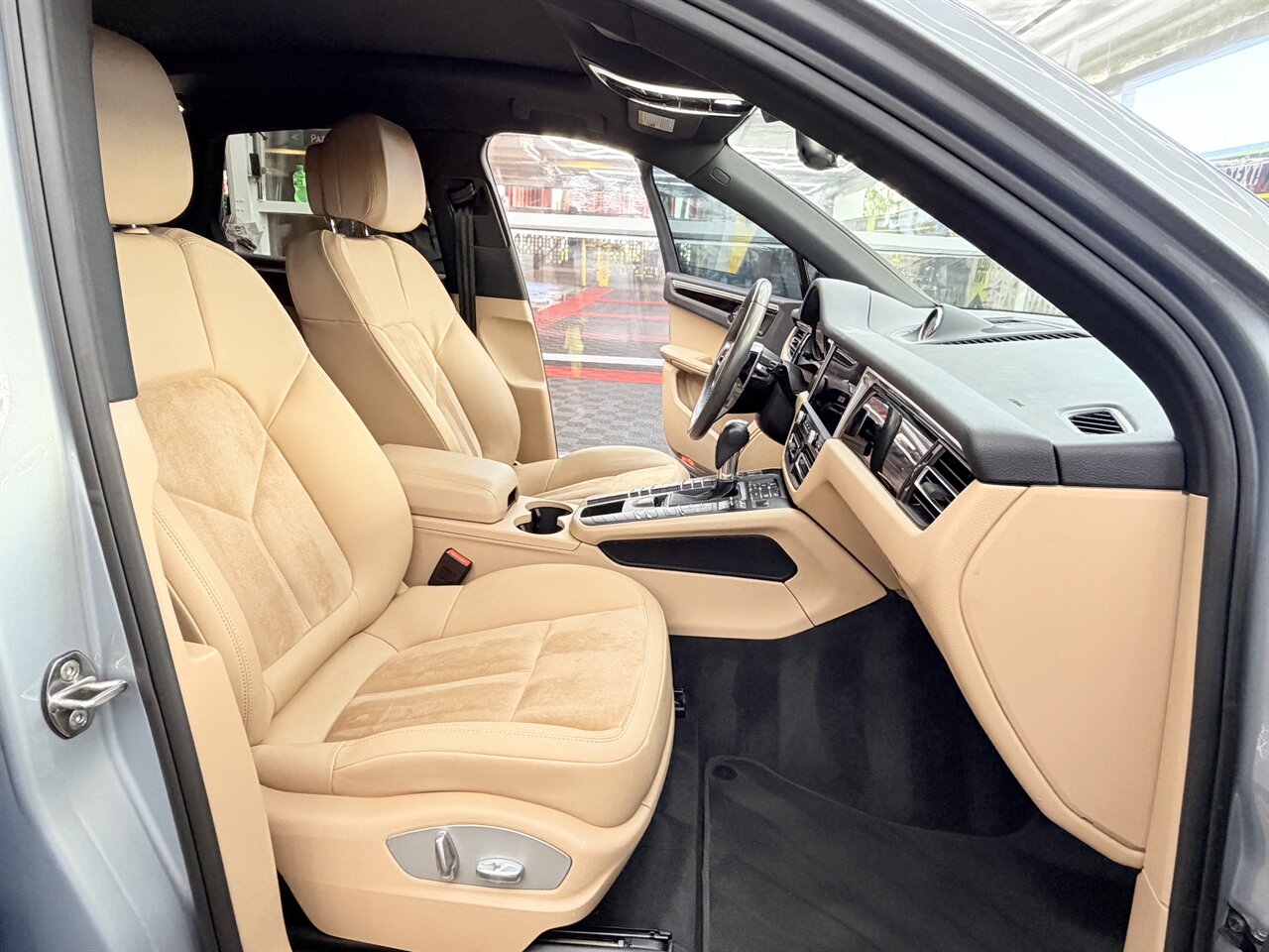 2020 Porsche Macan - Photo 10 - West Palm Beach, FL 33409