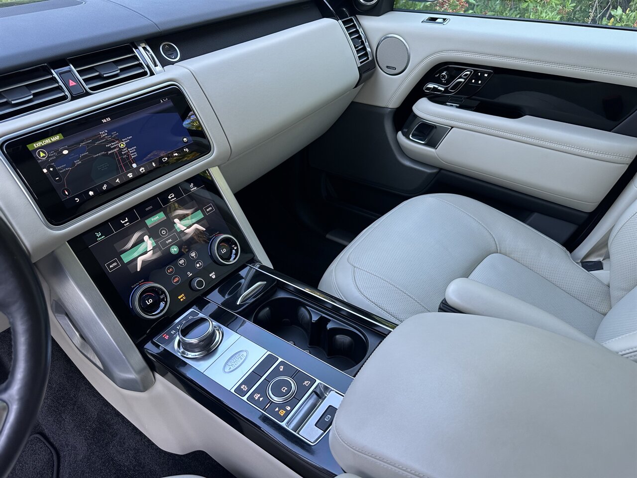 2018 Land Rover Range Rover HSE   - Photo 12 - West Palm Beach, FL 33409