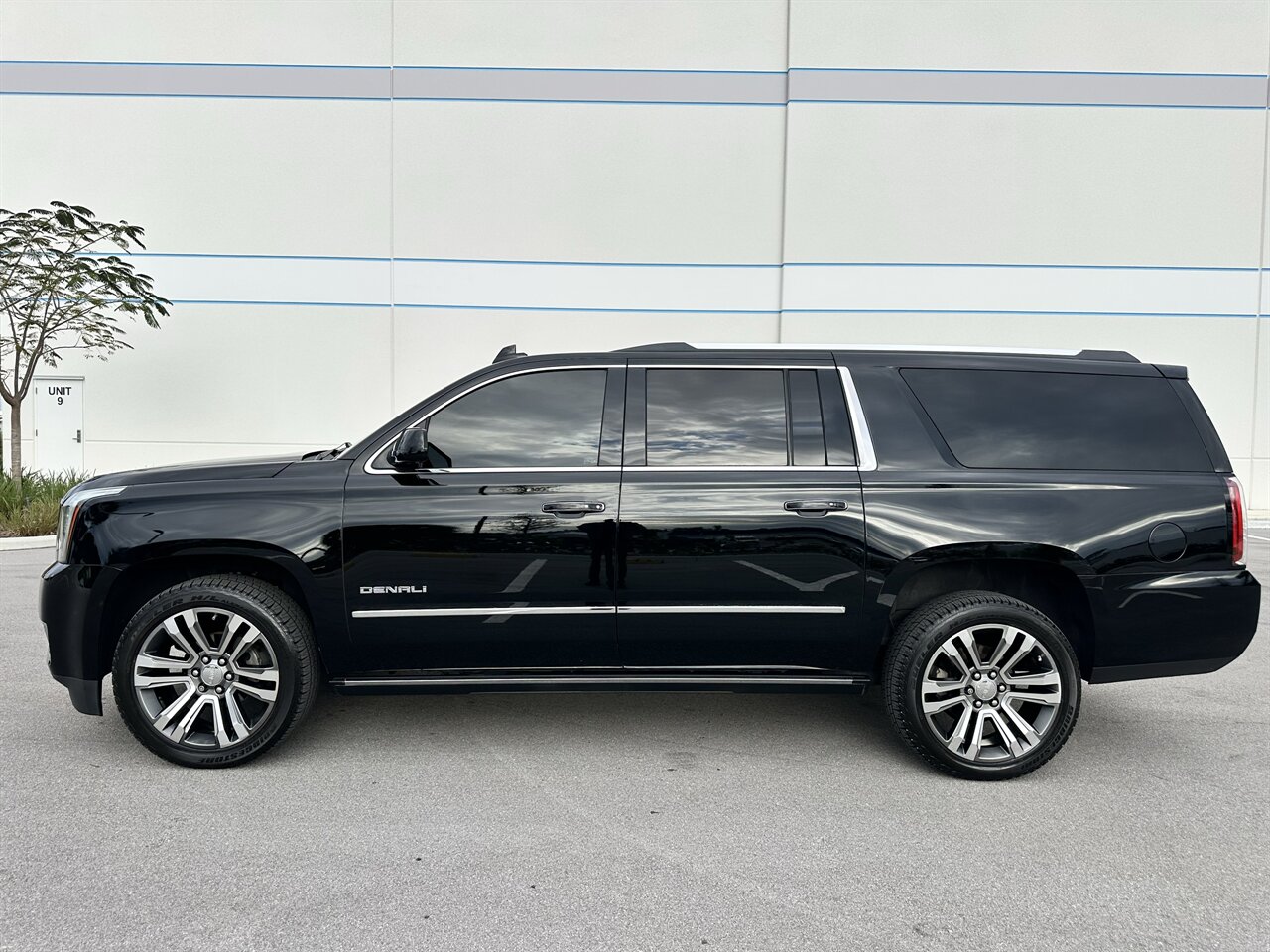 2019 GMC Yukon XL Denali   - Photo 5 - West Palm Beach, FL 33409