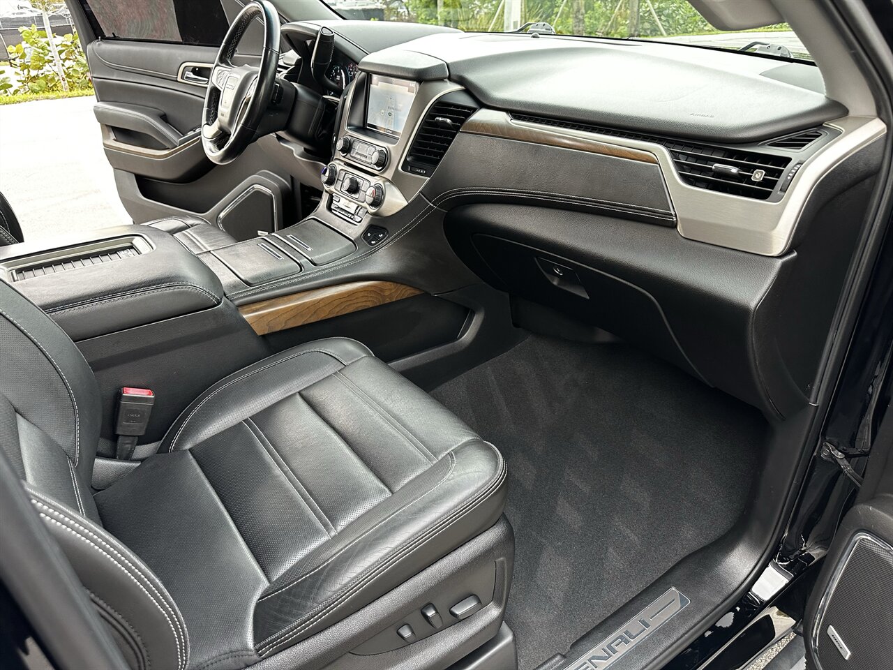 2019 GMC Yukon XL Denali   - Photo 6 - West Palm Beach, FL 33409