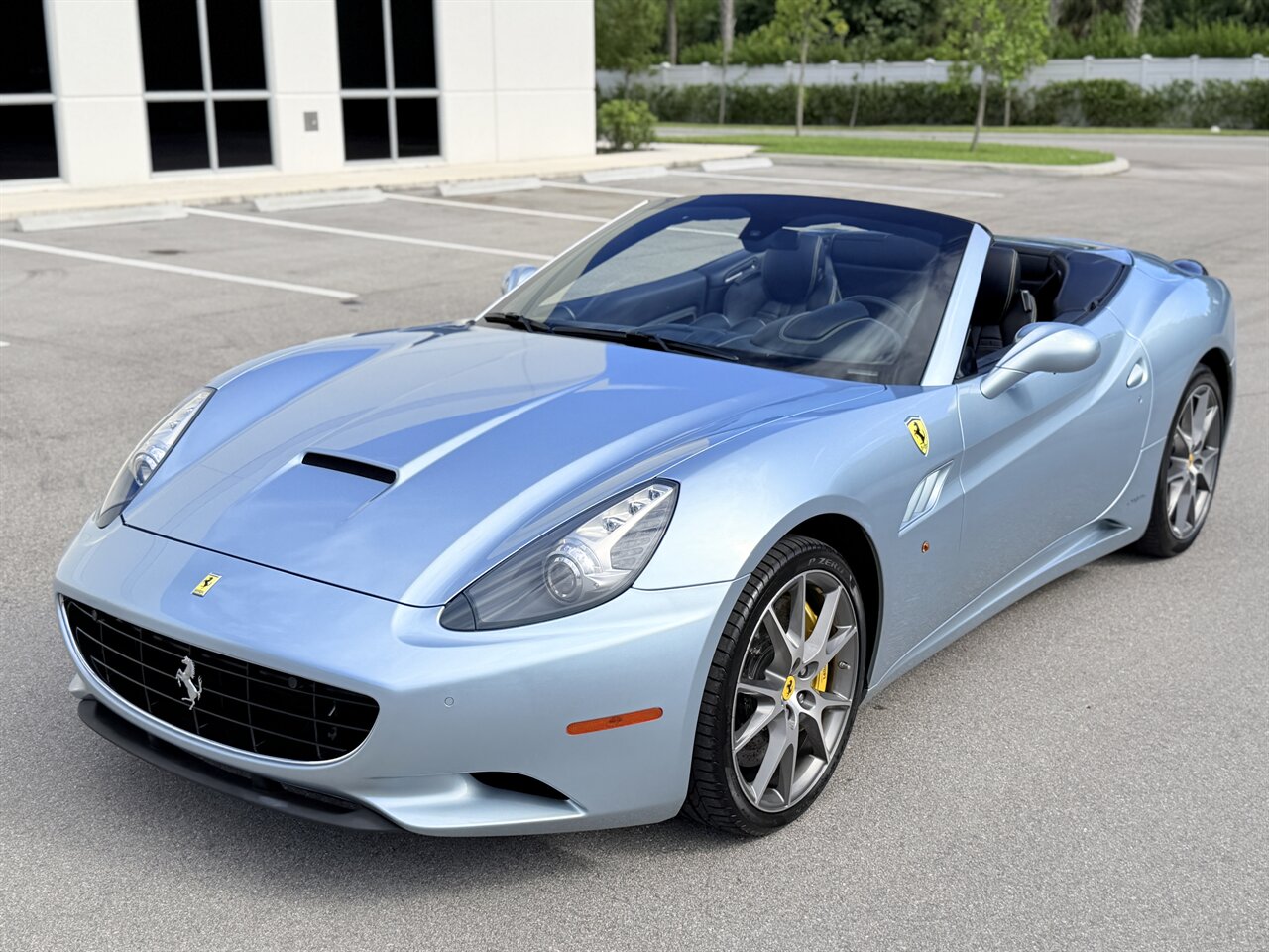 2013 Ferrari California   - Photo 2 - West Palm Beach, FL 33409