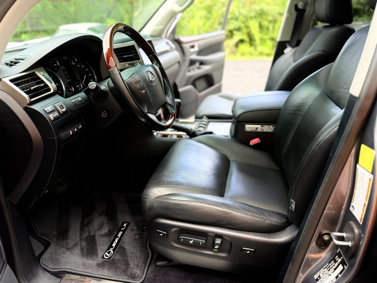 2015 Lexus LX 570   - Photo 11 - West Palm Beach, FL 33409