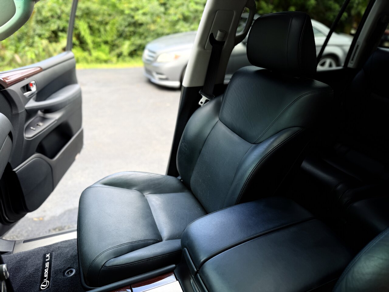 2015 Lexus LX 570   - Photo 26 - West Palm Beach, FL 33409