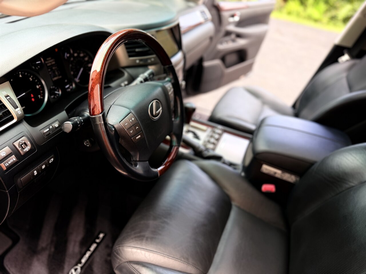 2015 Lexus LX 570   - Photo 27 - West Palm Beach, FL 33409