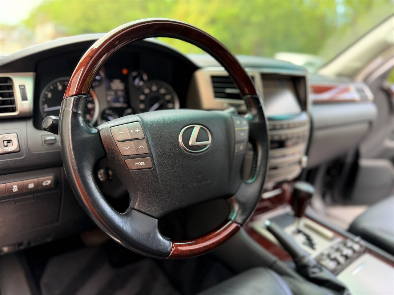 2015 Lexus LX 570   - Photo 23 - West Palm Beach, FL 33409