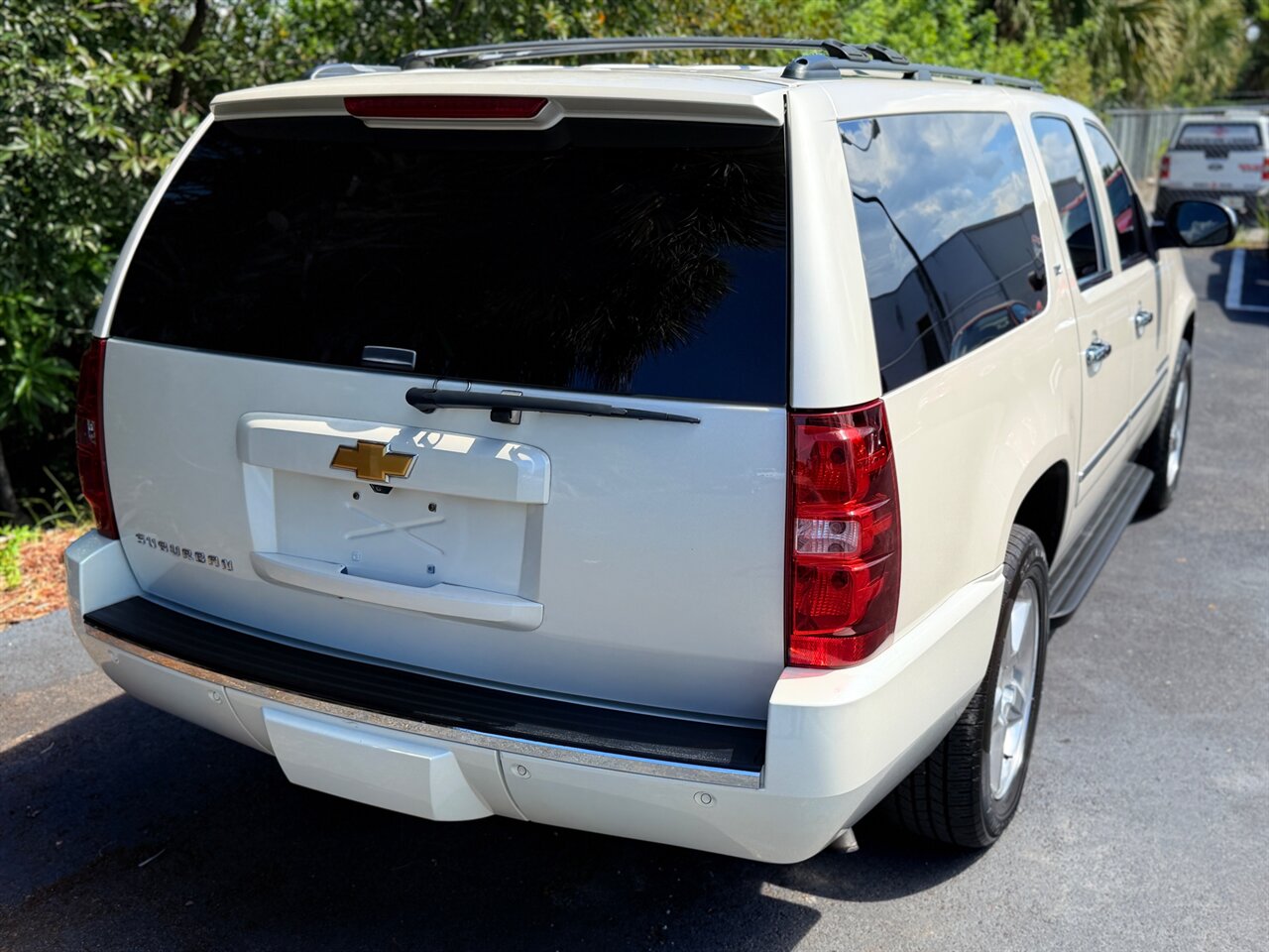 2013 Chevrolet Suburban LTZ   - Photo 9 - Ocoee, FL 34761