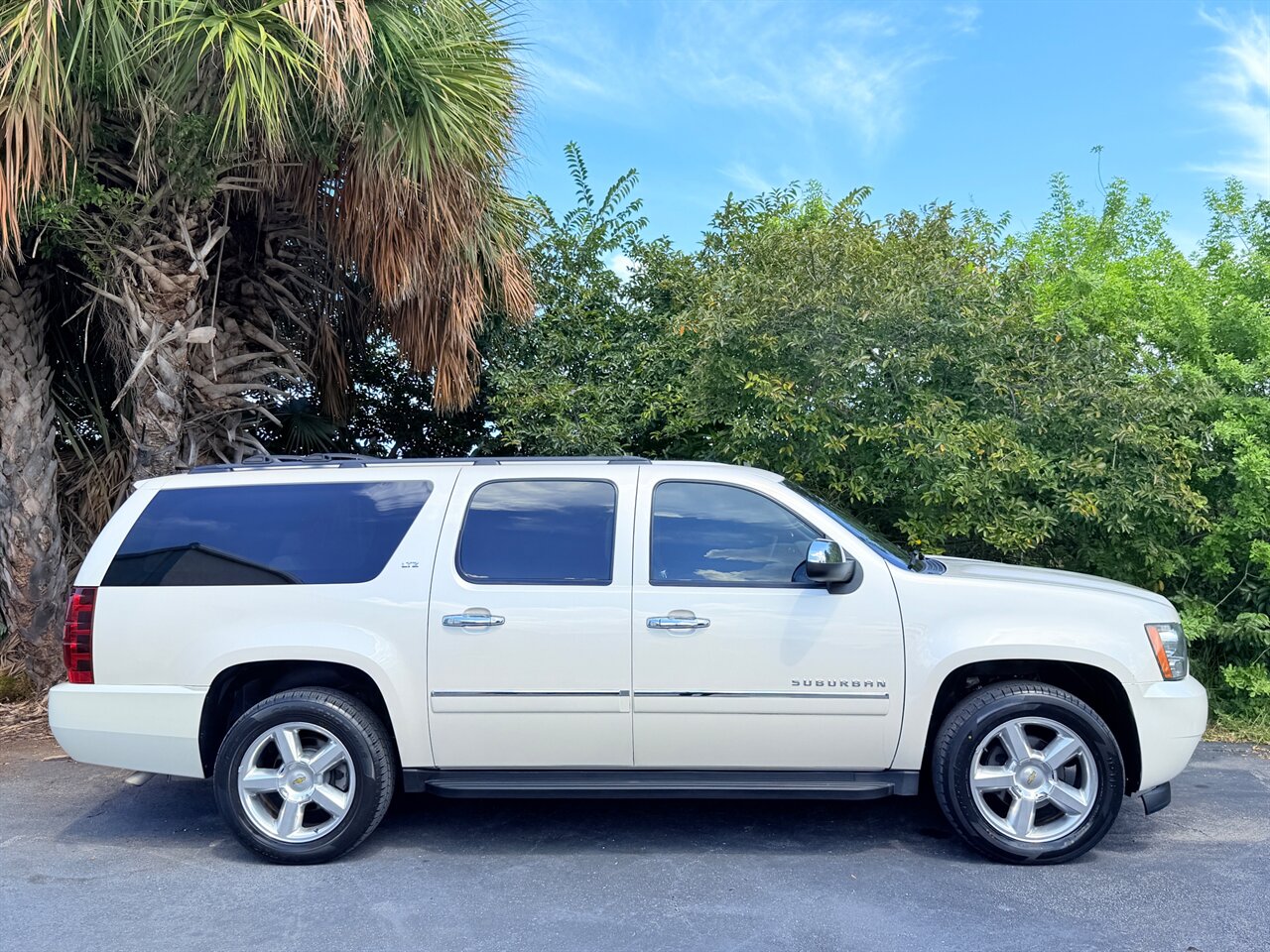 2013 Chevrolet Suburban LTZ   - Photo 2 - Ocoee, FL 34761