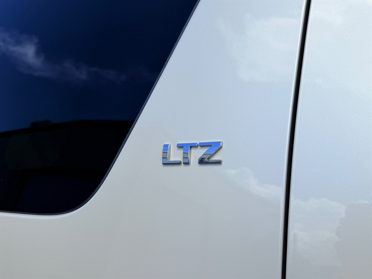 2013 Chevrolet Suburban LTZ   - Photo 6 - Ocoee, FL 34761