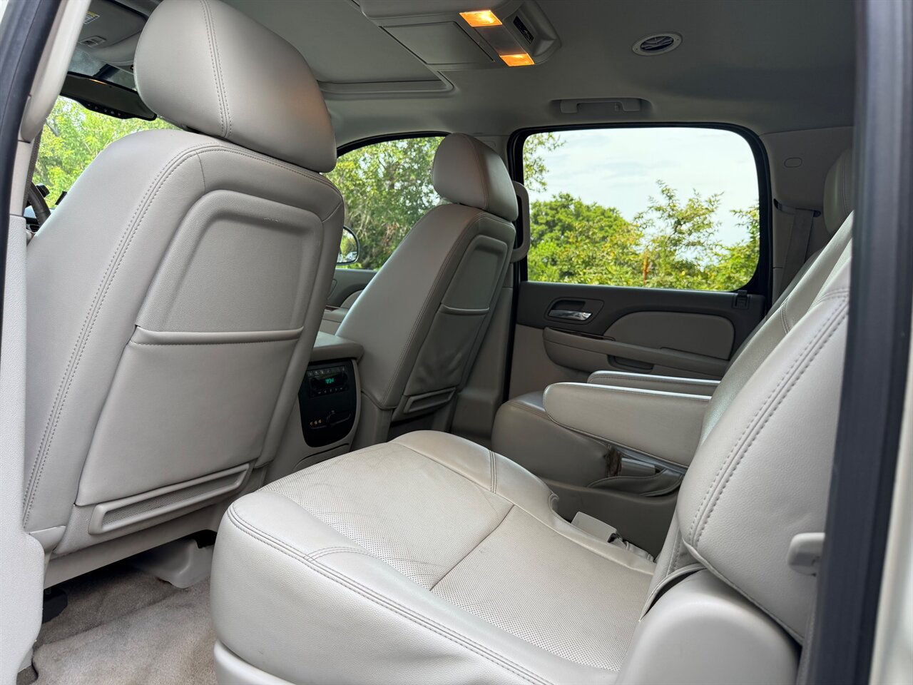 2013 Chevrolet Suburban LTZ   - Photo 13 - Ocoee, FL 34761