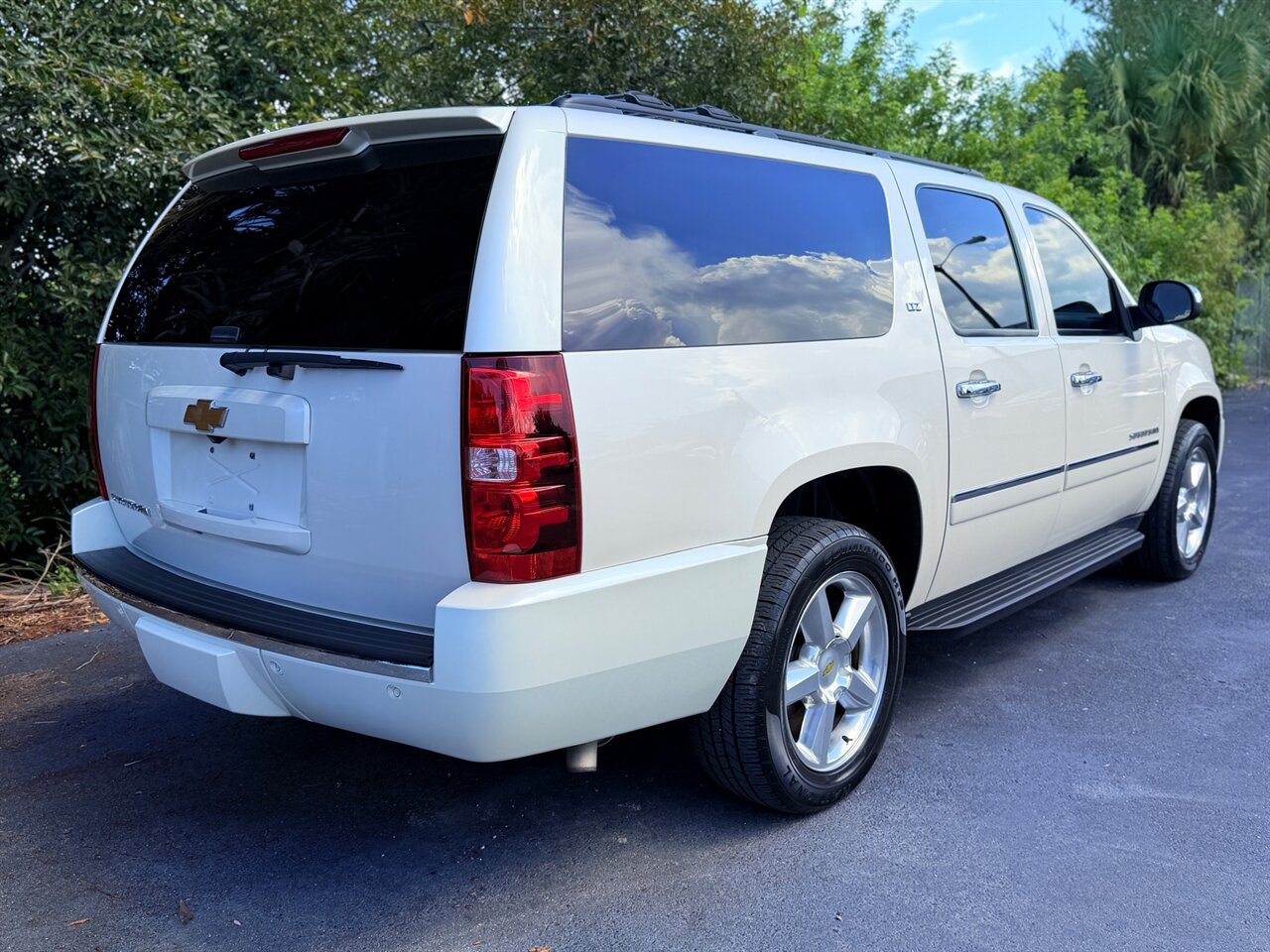 2013 Chevrolet Suburban LTZ   - Photo 3 - Ocoee, FL 34761