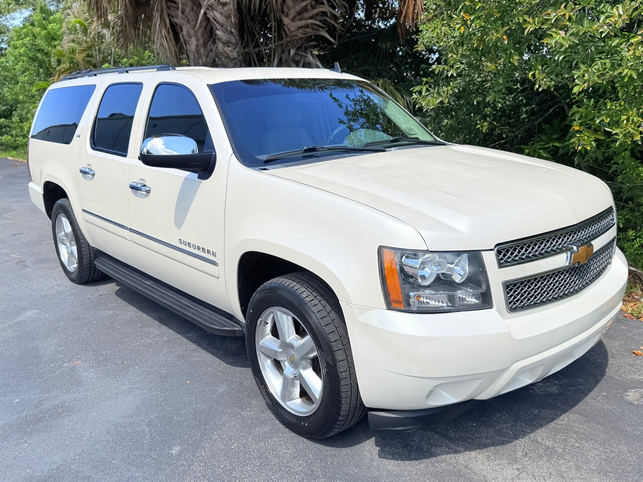 2013 Chevrolet Suburban LTZ   - Photo 1 - Ocoee, FL 34761
