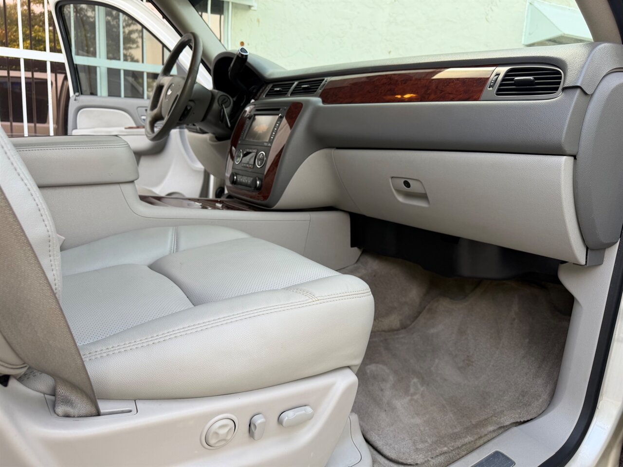 2013 Chevrolet Suburban LTZ   - Photo 19 - Ocoee, FL 34761