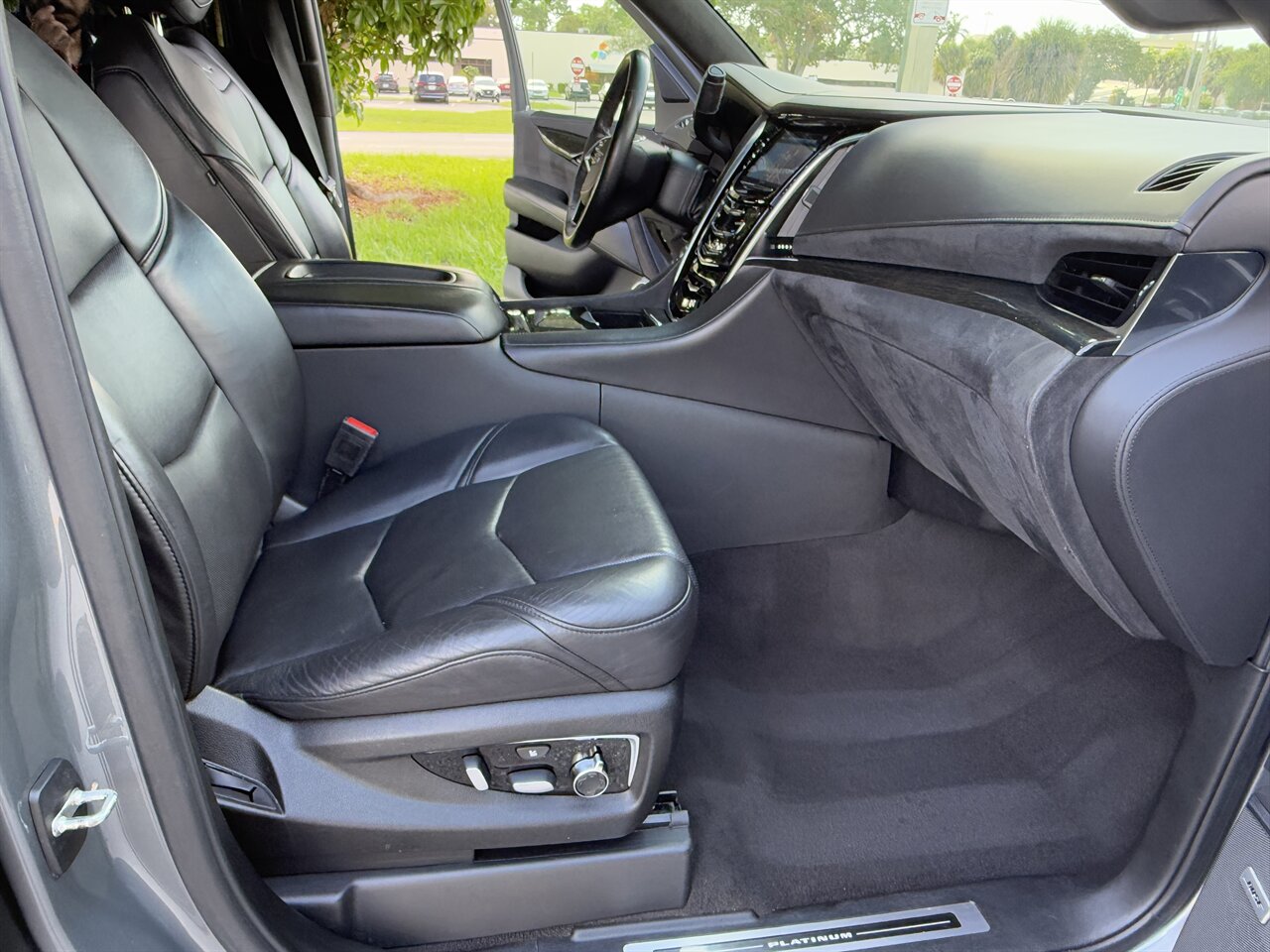 2020 Cadillac Escalade ESV Platinum   - Photo 9 - West Palm Beach, FL 33409