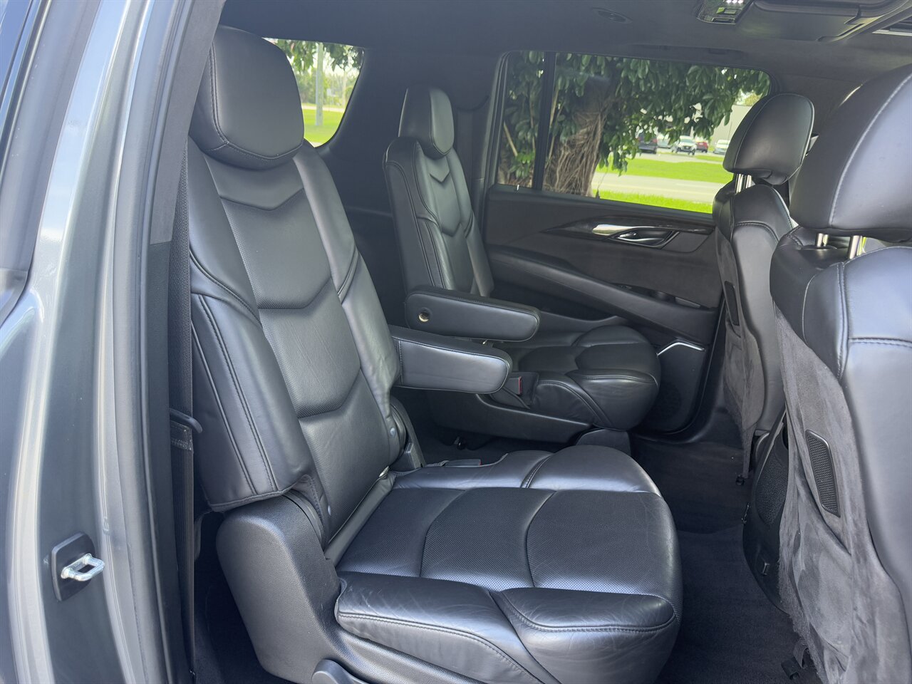 2020 Cadillac Escalade ESV Platinum   - Photo 18 - West Palm Beach, FL 33409