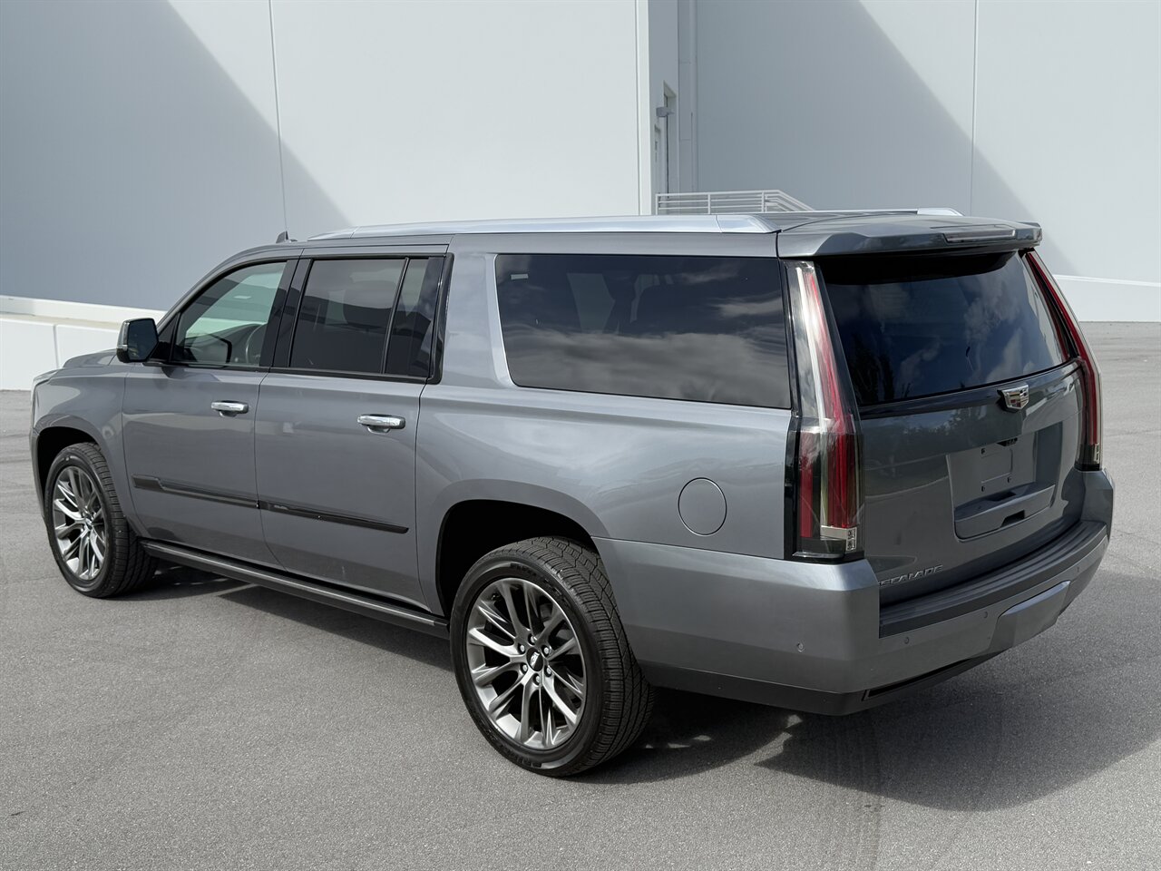 2020 Cadillac Escalade ESV Platinum   - Photo 6 - West Palm Beach, FL 33409
