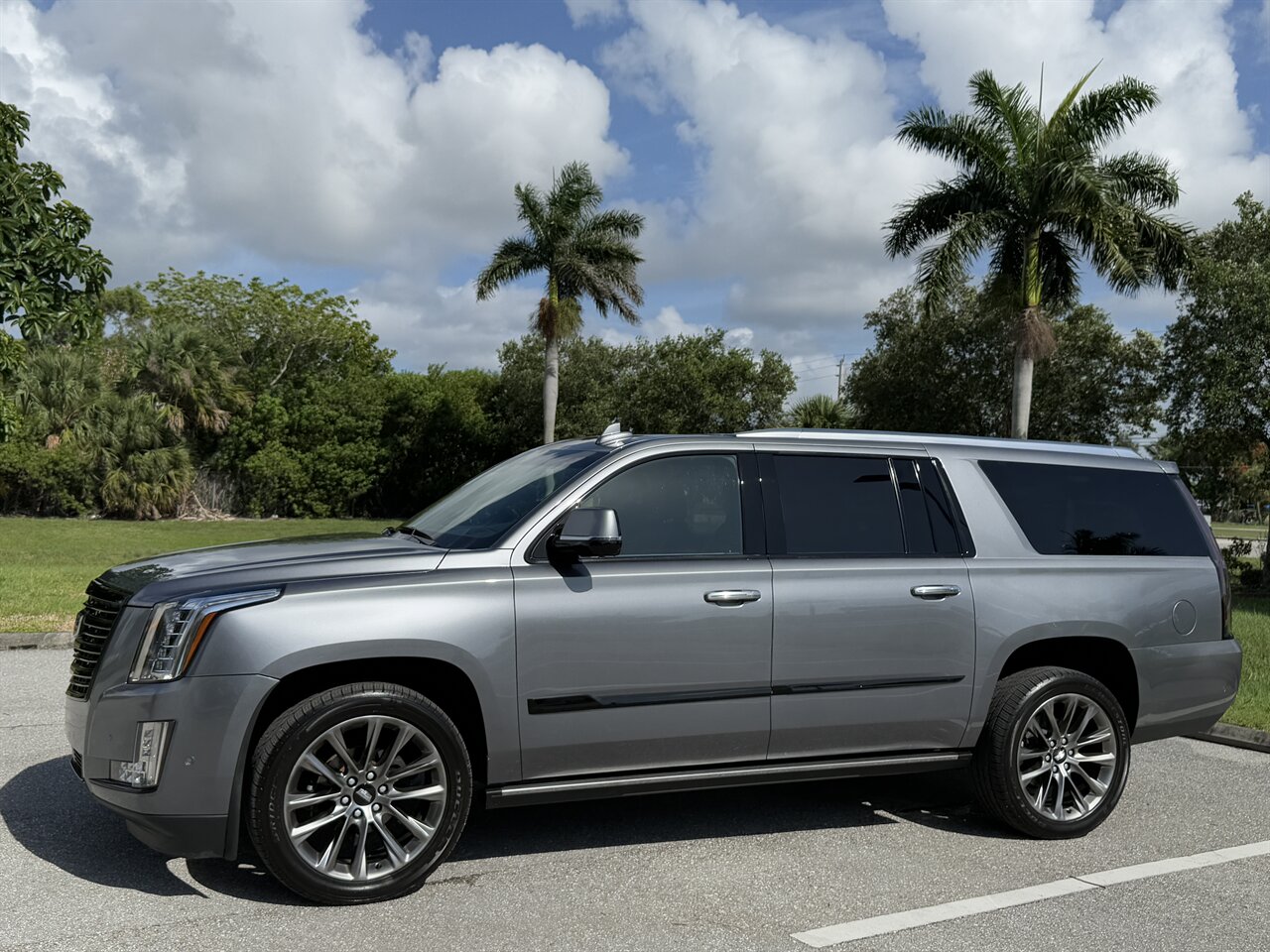 2020 Cadillac Escalade ESV Platinum   - Photo 2 - West Palm Beach, FL 33409