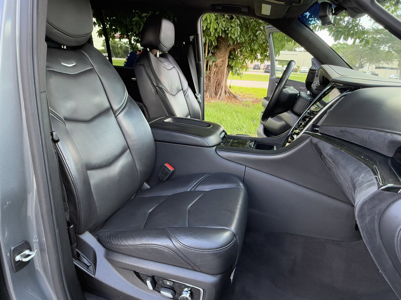 2020 Cadillac Escalade ESV Platinum   - Photo 17 - West Palm Beach, FL 33409