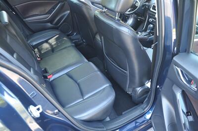 2018 Mazda MAZDA3 Touring   - Photo 18 - Hillsboro, OR 97124