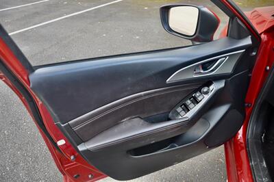2018 Mazda MAZDA3 Touring   - Photo 13 - Hillsboro, OR 97124